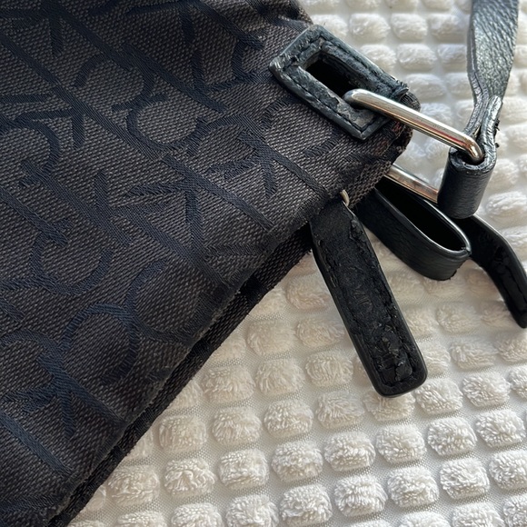 Calvin Klein crossbody purse with monogrammed print - Picture 4 of 9